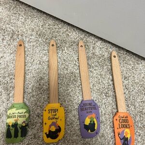 Disney Hocus Pocus The Sanderson Sisters Mini Spatula Set and 6 pack bag clips